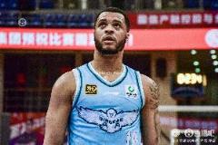 雙外援表現(xiàn)亮眼！韋瑟斯龐17分7板11助4斷，米奇16分6板5助2斷