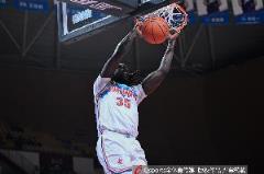 哈雷爾半場12分鐘8投6中砍16分4板1助1斷！