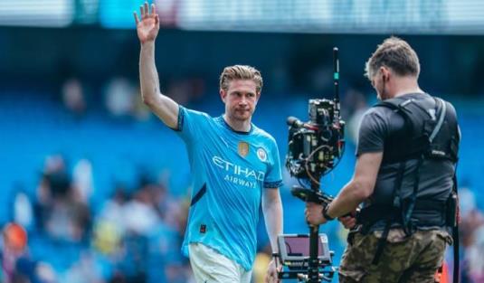 德布勞內(nèi)律師即將抵達那不勒斯