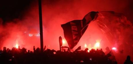 兩個(gè)球迷因在巴斯克德比中燃放煙花被禁入體育場(chǎng)一年