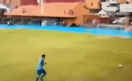 暴力犯規(guī)引爭議 全運會曹博遠踢傷對手遭停賽