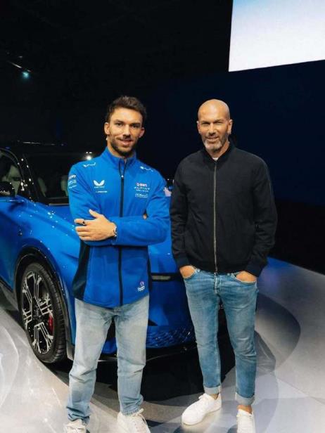 加斯利與齊達(dá)內(nèi)亮相Alpine 75周年慶典及新車發(fā)布會(huì)