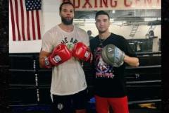 33歲邁卡威拳擊首戰(zhàn)取勝，擊敗36歲業(yè)余拳手！