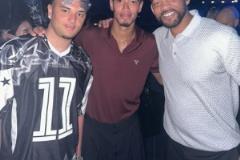 太陽(yáng)報(bào)：貝林厄姆與威爾-史密斯度假期間出席聚會(huì)并合影