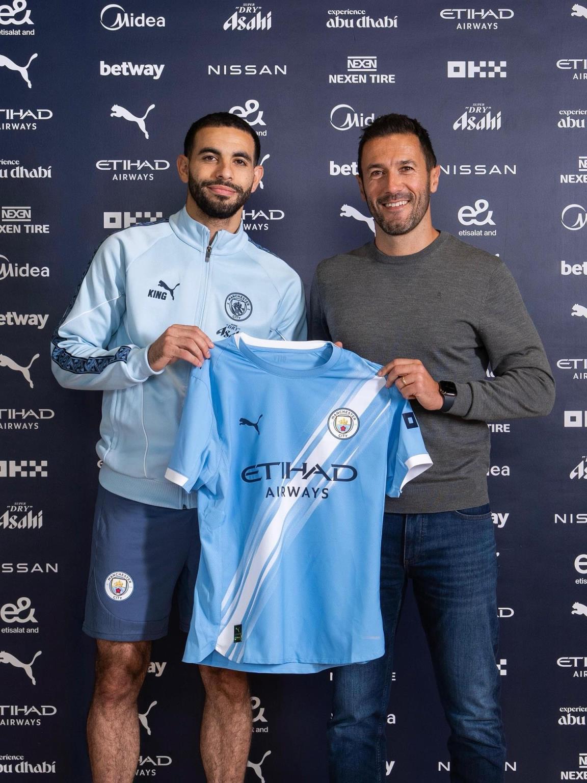 努里發(fā)布簽約曼城照片：開啟新篇章，誓為隊(duì)徽竭盡全力