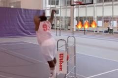 關(guān)鍵時(shí)刻四罰一中！雷媒發(fā)布小胖打鐵圖調(diào)侃馬瑟林