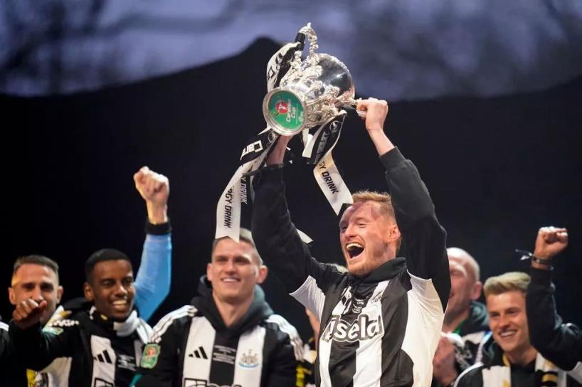 紐卡斯爾為朗斯塔夫標價1000萬英鎊，埃弗頓和利茲感興趣