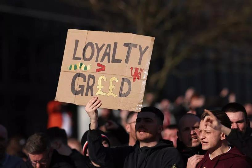 曼聯(lián)球迷因門票漲價憤怒稱其為“當(dāng)頭一棒”