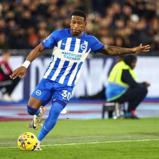 曼聯(lián)欲簽布萊頓左后衛(wèi)埃斯圖皮尼安