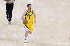 麥康納：沒有球迷我們無法走到這里，為他們打球是榮耀