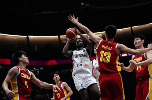 曲紹斌愛(ài)徒兩戰(zhàn)9中2，場(chǎng)均2.5分，媒體人怒斥：無(wú)3分球的矮個(gè)只是廢物