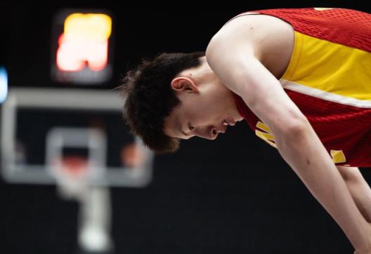 兩戰(zhàn)12帽亮眼！郇斯楠2.15米暴扣閃耀 增肌提升對抗成關(guān)鍵