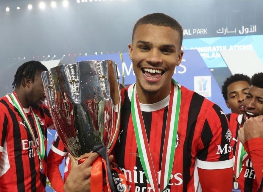 斯基拉：米蘭與科莫達(dá)成協(xié)議，佳夫兩天內(nèi)將決定是否轉(zhuǎn)會(huì)