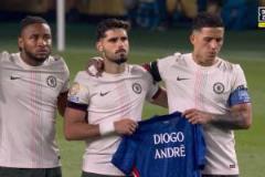 切爾西前鋒內(nèi)托佩戴若塔兄弟球衣入場悼念