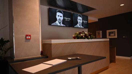 利物浦官方：安菲爾德球場繼續(xù)為若塔兄弟舉行悼念活動(dòng)