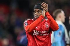 伊蘭加乘私人飛機(jī)抵達(dá)紐卡斯?fàn)?，將接受紐卡體檢