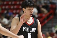 楊瀚森展現(xiàn)出色指揮能力與松弛感，楊毅盛贊其球場表現(xiàn)