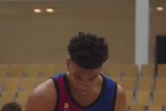 官方年齡13歲！身高2米11的非洲球員達博內(nèi)已經(jīng)在歐籃亂殺