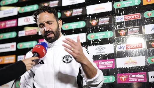 肢體語言專家：阿莫林已精疲力竭，面臨下課