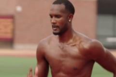 大汗淋漓！騎士隊(duì)莫布里田徑場(chǎng)訓(xùn)練挑戰(zhàn)阻力跑與帶球跑