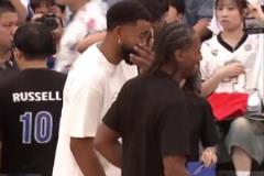 他鄉(xiāng)遇故知！唐斯探望小卡中國(guó)行 兩人互動(dòng)頻繁談笑風(fēng)生