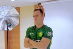 塞爾吉尼奧國(guó)安首秀在即，博主曝光其一個(gè)月前標(biāo)準(zhǔn)照拍攝花絮