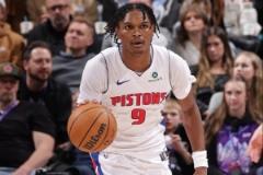 奧薩爾全場18分10板2助2斷4帽 靈活沖擊內(nèi)線守護禁飛區(qū)