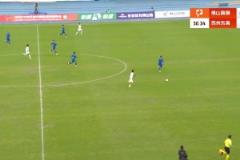 離奇出擊！佛山南獅門將在有后衛(wèi)防守的情況下，出擊送空門