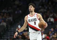 阿夫迪亞近10場場均25.3分10.4板5.1助3.5三分真實(shí)命中率68.6%