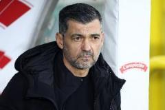 隆戈：米蘭聯(lián)賽排名下滑加歐冠出局，孔塞桑執(zhí)教成績遭質(zhì)疑