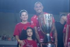 巴乙后腰拒絕中國(guó)球隊(duì)報(bào)價(jià)，隨隊(duì)奪得州錦標(biāo)賽冠軍