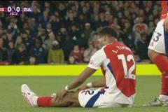 廷伯傷勢未愈仍堅持比賽，隊醫(yī)檢查后繼續(xù)參賽