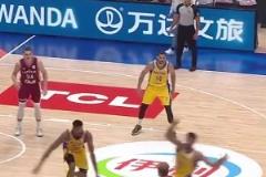 歐洲籃球的典范！上帝視角看拉脫維亞這次精彩的團隊配合！