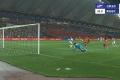 錯失處子球！恩里克射門被撲，侯永永補射打飛，懊惱撲地！