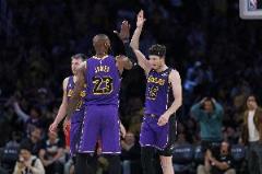 雷迪克：3月5戰(zhàn)4負時曾找三巨頭開會，協(xié)同作戰(zhàn)時對手難防