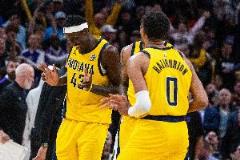 外線雙槍轟出24+10和22+6！西亞卡姆&哈利伯頓高效發(fā)揮引領(lǐng)球隊(duì)勝利