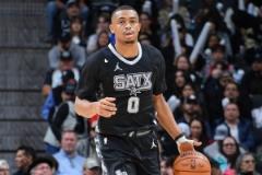 沖擊內(nèi)線！凱爾登半場(chǎng)4次攻筐全進(jìn)砍8分4板2助！