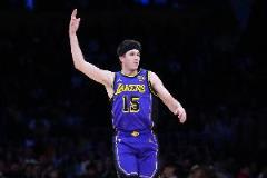 里夫斯半場高效表現(xiàn) 飛身補扣亮眼助力球隊穩(wěn)定局勢