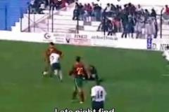 尷尬，中甲青島紅獅中衛(wèi)孫錫鵬解圍失誤+烏龍助攻送對(duì)手讀秒絕殺