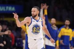 庫(kù)里右拇指扭傷出戰(zhàn)成疑 明日勇船將迎生死戰(zhàn)