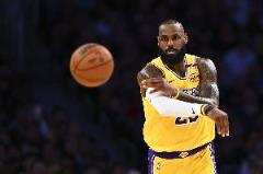 詹姆斯赤膊熱身是否該被罰？前NBA球員全票支持：穿非球隊裝備是錯誤的