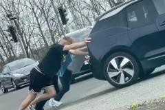 紐卡后衛(wèi)丹-伯恩助人推車視頻爆熱，球迷盛贊其本土傳奇氣質