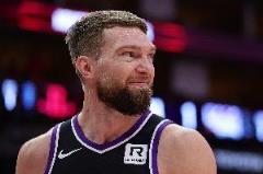 小薩博尼斯13中5貢獻(xiàn)11分13板5助2斷，全場(chǎng)5失誤創(chuàng)個(gè)人新低