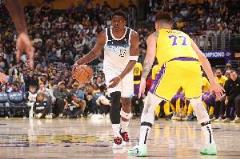 芬奇贊揚(yáng)愛(ài)德華茲：他應(yīng)該保持本色，享受季后賽的精彩時(shí)刻