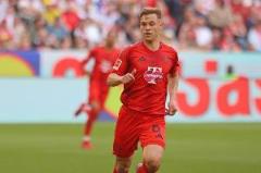 基米希：新訂購隊(duì)長袖標(biāo)，現(xiàn)尺寸只適合諾伊爾