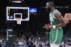 杰倫-布朗采訪中未提及膝蓋傷情，馬祖拉表示他隨時(shí)準(zhǔn)備出戰(zhàn)