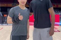 王嘉琦采訪阿爾德里奇問明日掘船G3誰會贏？阿德：快船會贏~