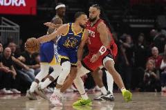 A-史密斯：庫里的出色表現(xiàn)讓你無法阻止他，只能想辦法傷他