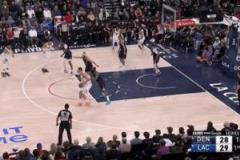 哈登指揮約基奇?zhèn)髑蚪o空位威少，威少空位打鐵