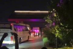 云南球迷太熱情了！云南球迷等待海港大巴時高喊武磊名字